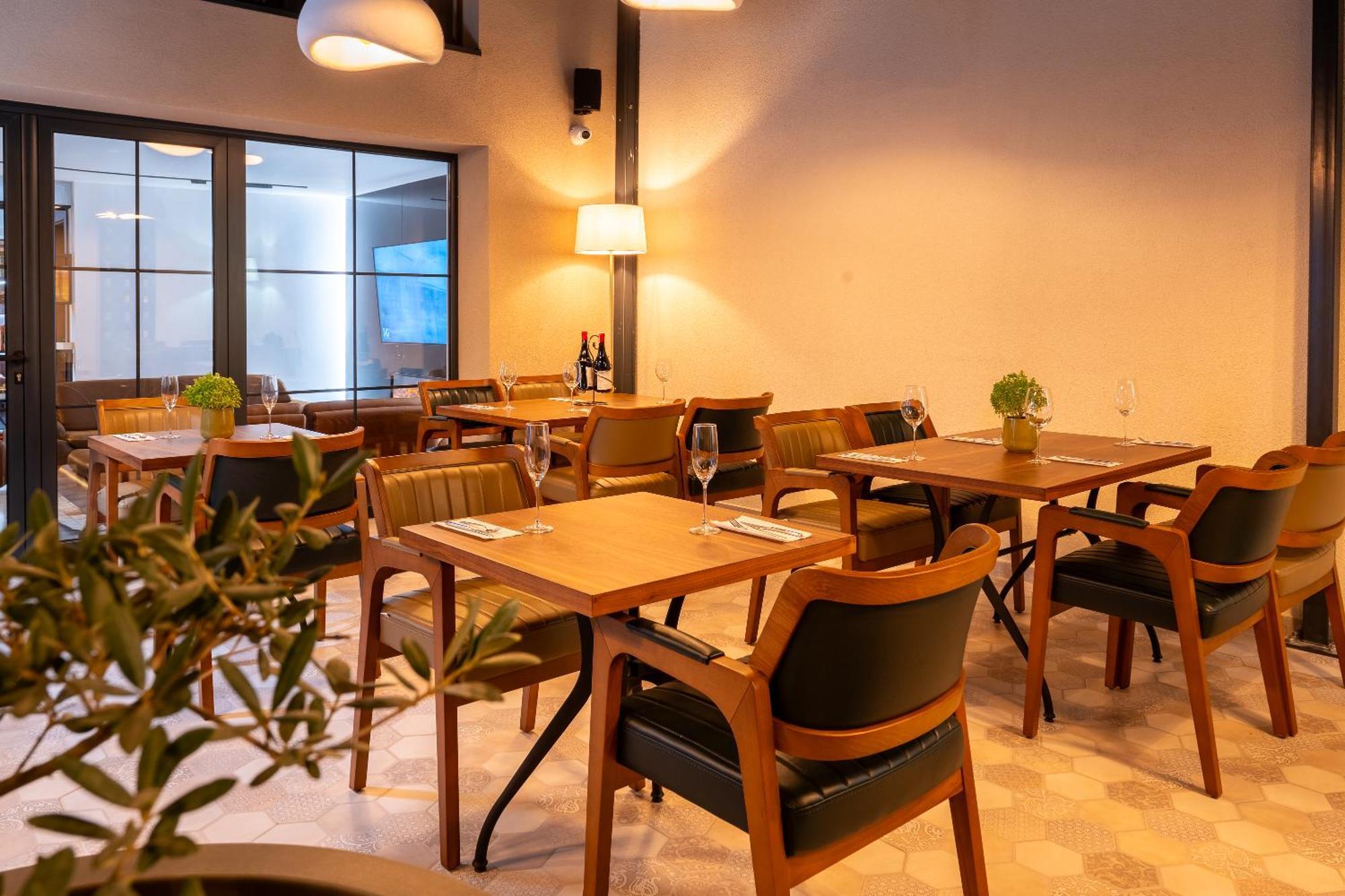 Ruby Hotel Prishtina Pristina Buitenkant foto